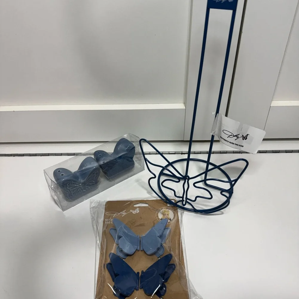Dolly Parton Blue Butterfly Kitchen Set - Picture 6 of 6